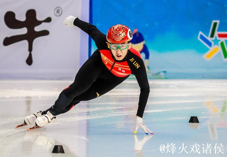 奥运冠军武大靖亮相贵州村超开幕：冰刀换足球，令人期待！