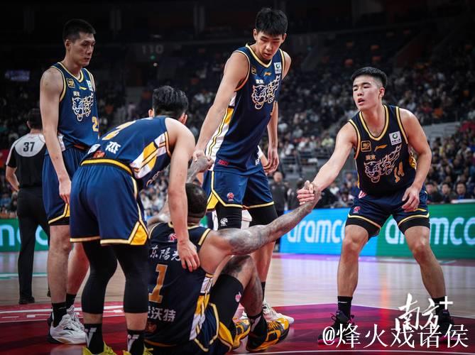 CBA赛事激战正酣:广东挑战劲旅,上海对阵同曦,山西冲击首胜 CBA赛事激战正酣:广东挑战劲旅,上海对阵同曦,山西冲击首胜